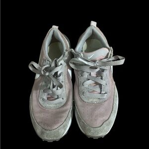 Lavender purple grey Nike waffle running shoes tennis shoes sneakers girls 2